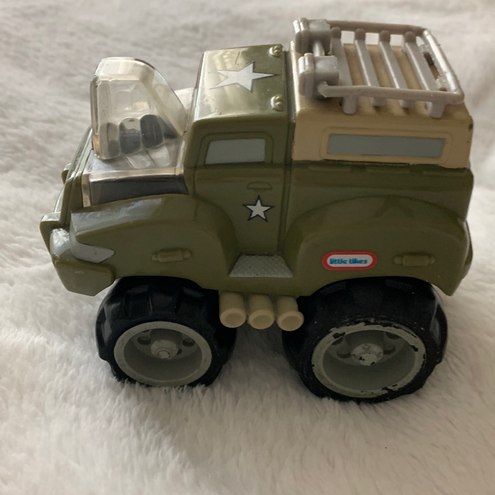 Little tikes army car
